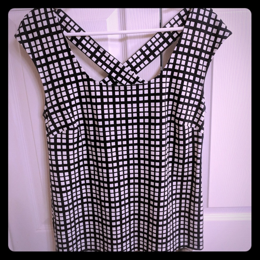Short Sleeve Top with Crossed Back
